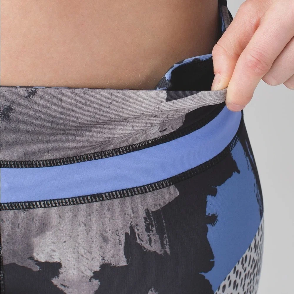 limited edition Lululemon x Soulcycle Run Inspire Crop II *Full-On Luxtreme sz 2